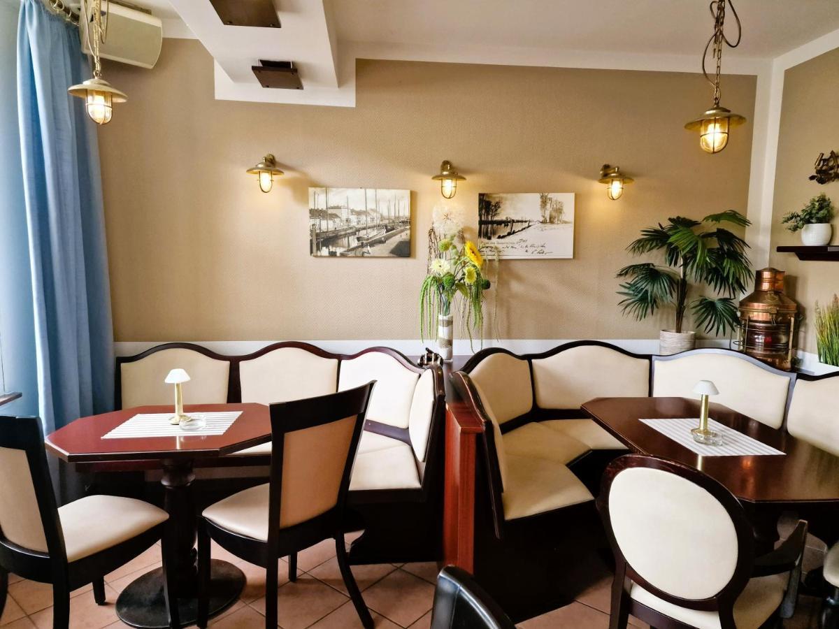 Hotel Am Markt & Brauhaus Stadtkrug 웨케문데 외부 사진